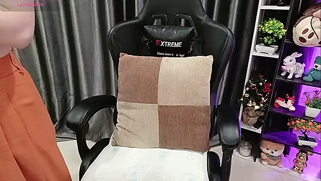 Yuki-yio online show from 17, 4, 2026