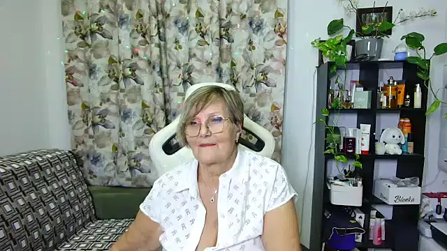 Snapshot of Selenna57 chatting on 27, 12, 2024 Selenna57 online show from 27, 12, 2024