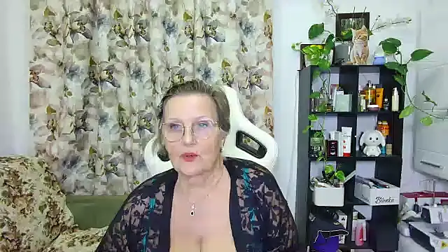 Snapshot of Selenna57 chatting on 6, 1, 2025 Selenna57 online show from 6, 1, 2025