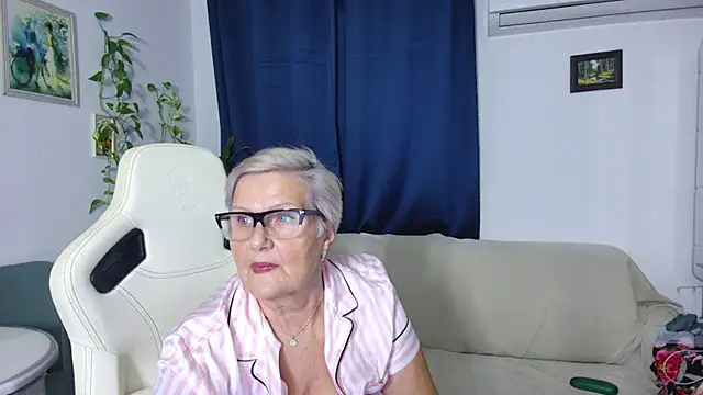 Snapshot of Selenna57 chatting on 27, 11, 2025 Selenna57 online show from 27, 11, 2025