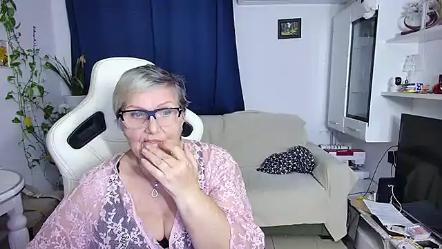 Snapshot of Selenna57 chatting on 4, 4, 2026 Selenna57 online show from 4, 4, 2026