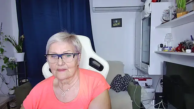 Snapshot of Selenna57 chatting on 7, 4, 2026 Selenna57 online show from 7, 4, 2026