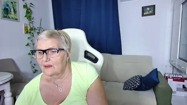 Snapshot of Selenna57 chatting on 11, 4, 2026 Selenna57 online show from 11, 4, 2026