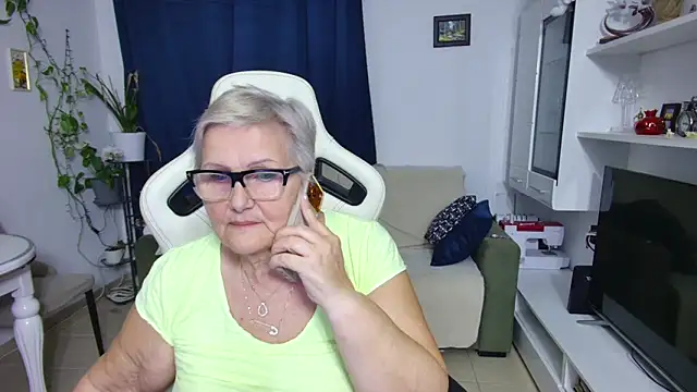 Snapshot of Selenna57 chatting on 19, 4, 2026 Selenna57 online show from 19, 4, 2026
