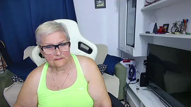 Snapshot of Selenna57 chatting on 5, 5, 2026 Selenna57 online show from 5, 5, 2026