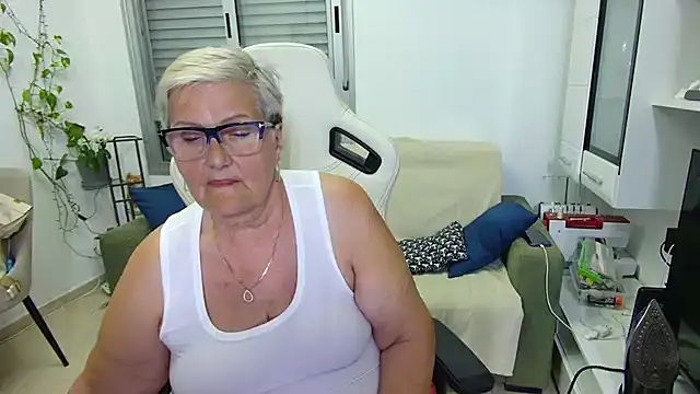 Snapshot of Selenna57 chatting on 14, 5, 2026 Selenna57 online show from 14, 5, 2026