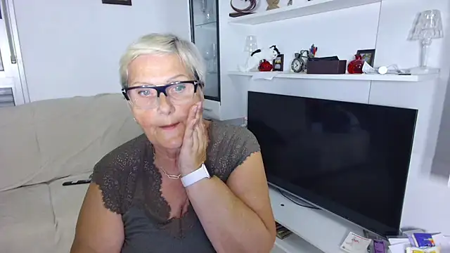 Snapshot of Selenna57 chatting on 7, 6, 2026 Selenna57 online show from 7, 6, 2026