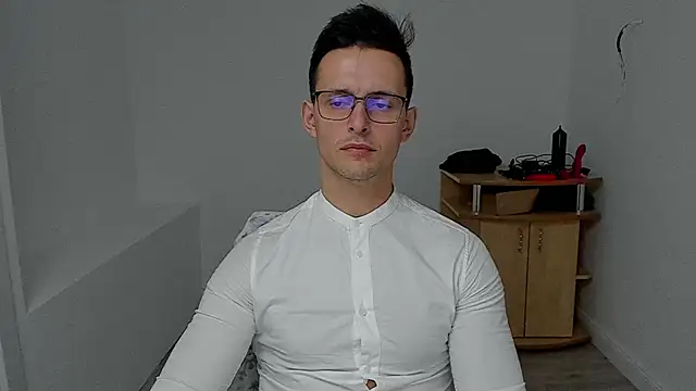 sexxymuscles4u online show from 5, 12, 2024