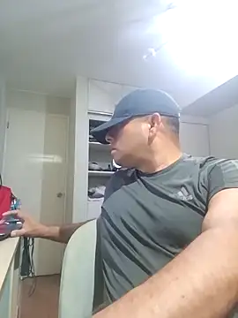 chicoguapo8 online show from 25, 2, 2025