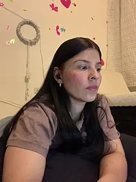 Estefani 32 online show from 10, 4, 2026