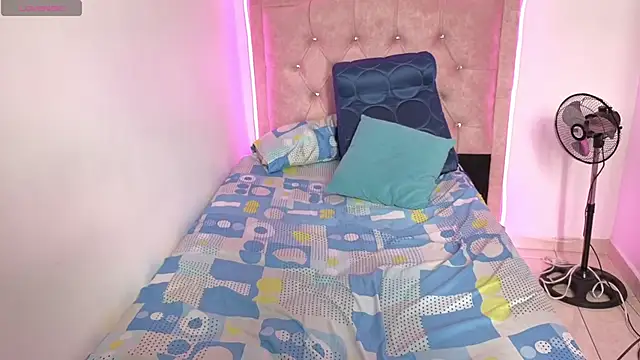 Nazlyy30 online show from 17, 10, 2025