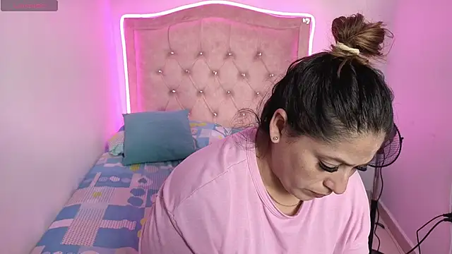 Nazlyy30 online show from 26, 10, 2025