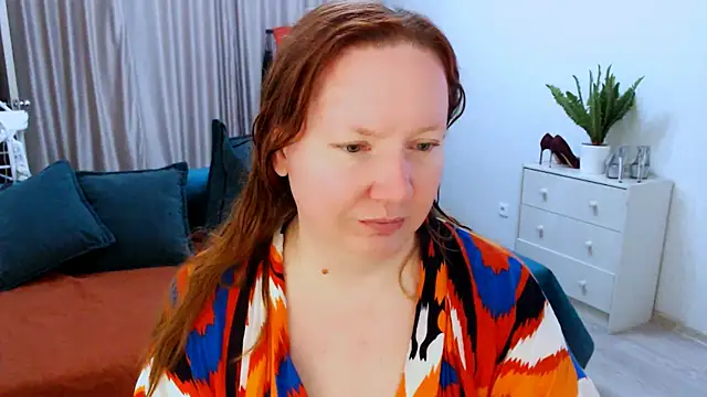 Snapshot of GoddessLara chatting on 28, 9, 2025 GoddessLara online show from 28, 9, 2025