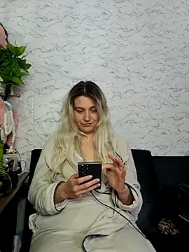 Snapshot of ScarletCallings420 chatting on 16, 4, 2026 ScarletCallings420 online show from 16, 4, 2026