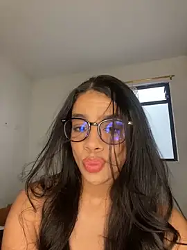 Snapshot of trianawhite chatting on 3, 6, 2026 trianawhite online show from 3, 6, 2026