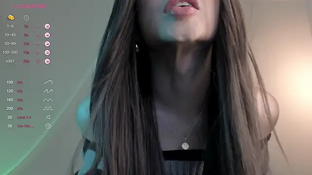 Snapshot of sweetest_bella chatting on 8, 12, 2024 sweetest bella online show from 8, 12, 2024