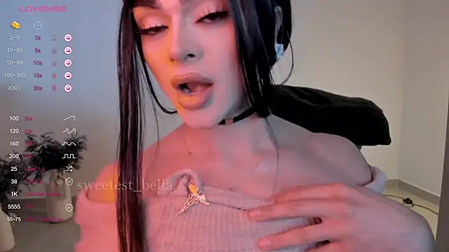 Snapshot of sweetest_bella chatting on 3, 10, 2025 sweetest bella online show from 3, 10, 2025