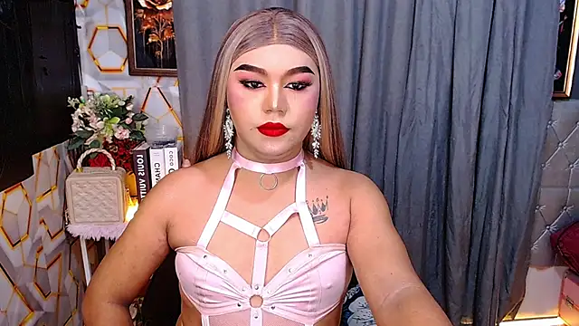Snapshot of SweetCumFrancine chatting on 12, 6, 2026 SweetCumFrancine online show from 12, 6, 2026