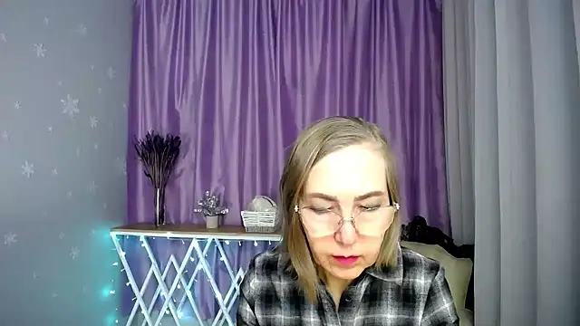 queen a n i online show from 21, 4, 2026