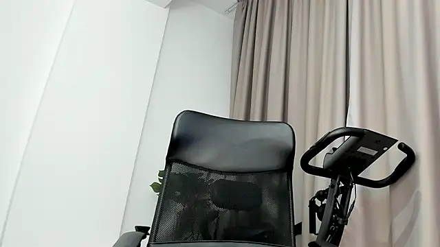 Snapshot of MuscleJohn chatting on 4, 3, 2025 MuscleJohn online show from 4, 3, 2025