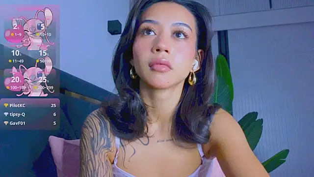 Snapshot of Mia_Tin chatting on 9, 10, 2025 Mia Tin online show from 9, 10, 2025