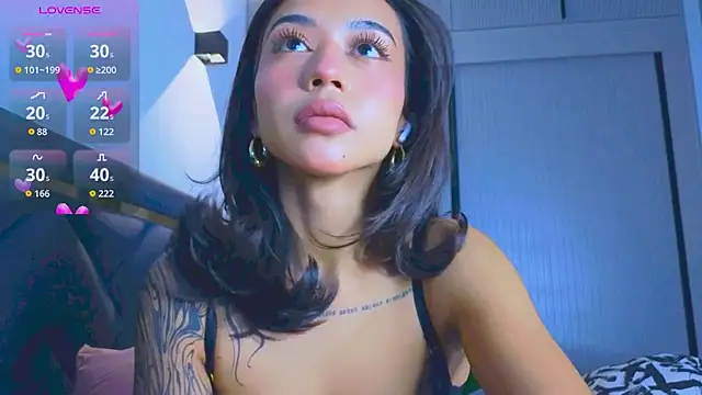 Snapshot of Mia_Tin chatting on 18, 10, 2025 Mia Tin online show from 18, 10, 2025