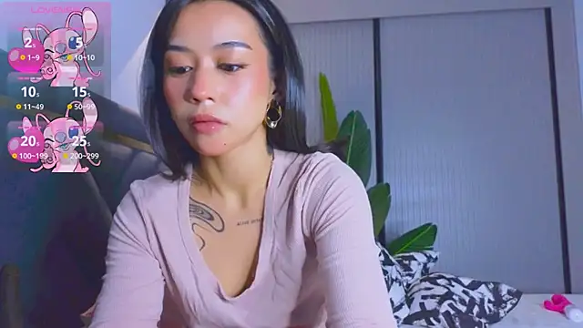 Snapshot of Mia_Tin chatting on 26, 10, 2025 Mia Tin online show from 26, 10, 2025