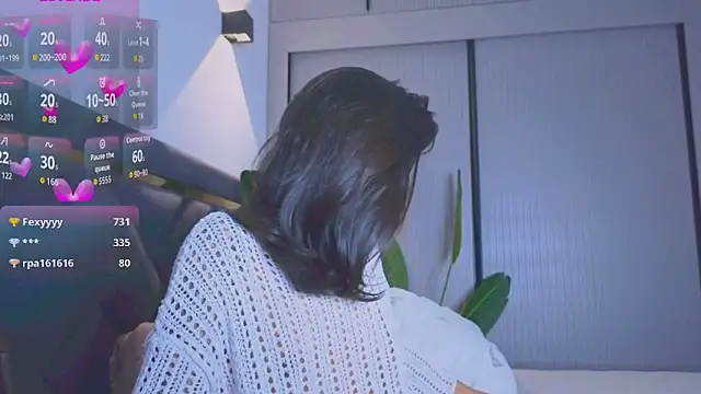 Snapshot of Mia_Tin chatting on 29, 10, 2025 Mia Tin online show from 29, 10, 2025