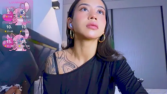 Snapshot of Mia_Tin chatting on 12, 11, 2025 Mia Tin online show from 12, 11, 2025