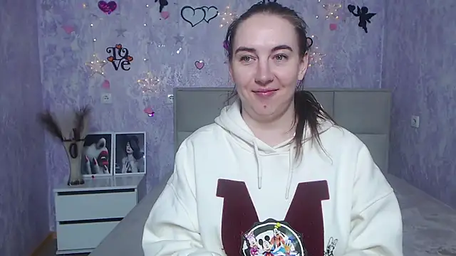 Snapshot of KaleyReed chatting on 9, 2, 2025 KaleyReed online show from 9, 2, 2025