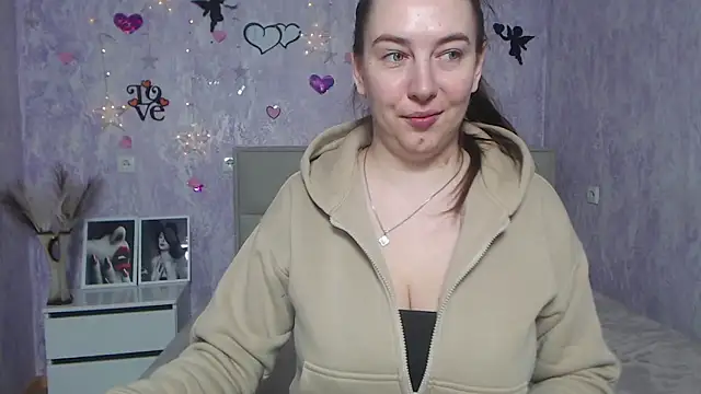 Snapshot of KaleyReed chatting on 14, 2, 2025 KaleyReed online show from 14, 2, 2025