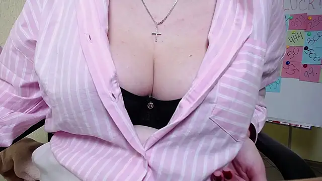 Snapshot of KaleyReed chatting on 20, 2, 2025 KaleyReed online show from 20, 2, 2025