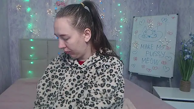 Snapshot of KaleyReed chatting on 2, 10, 2025 KaleyReed online show from 2, 10, 2025