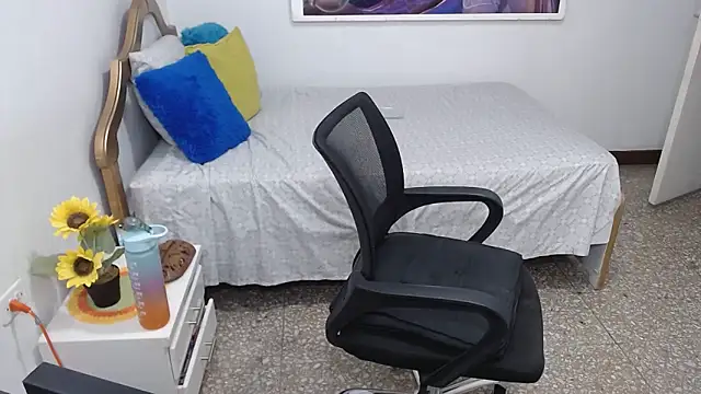 emiliaa hot online show from 19, 12, 2024