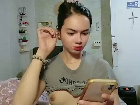 Snapshot of Hebefemme chatting on 15, 5, 2026 Hebefemme online show from 15, 5, 2026