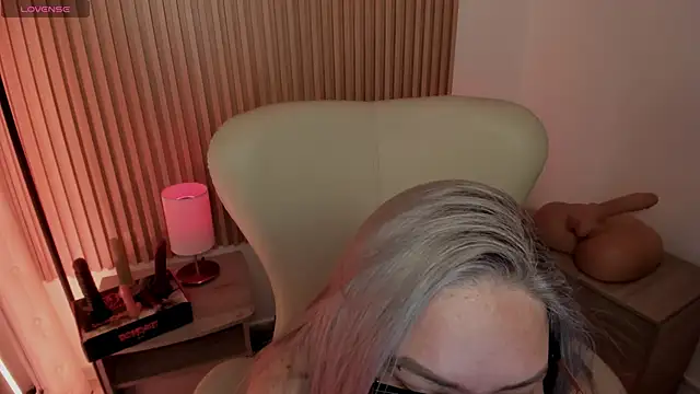 MarianL0ve online show from 28, 2, 2025