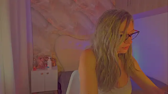 MarianL0ve online show from 10, 9, 2025