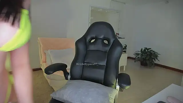 Ally Snow online show from 21, 10, 2025