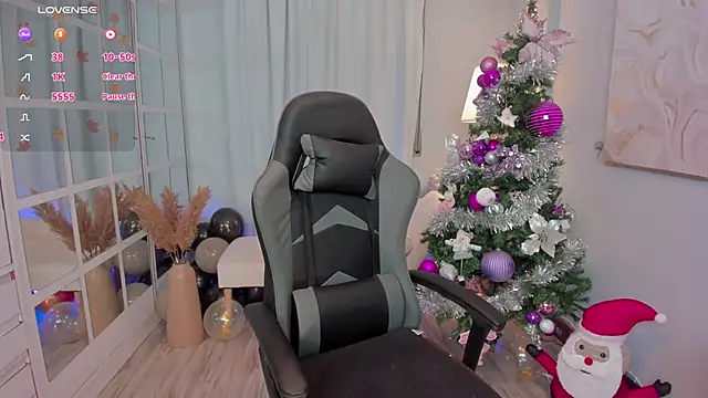 LeahJones  online show from 14, 12, 2025