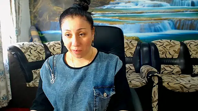 MoistMady online show from 9, 3, 2025