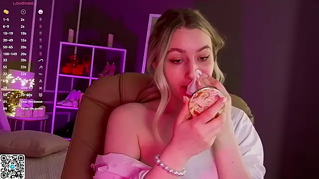 elinanortas online show from 5, 3, 2025