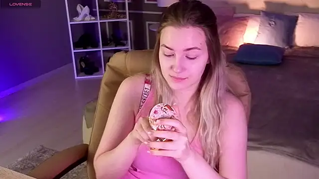 elinanortas online show from 7, 10, 2025