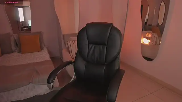 Snapshot of NaomiSainz chatting on 2, 2, 2025 NaomiSainz online show from 2, 2, 2025