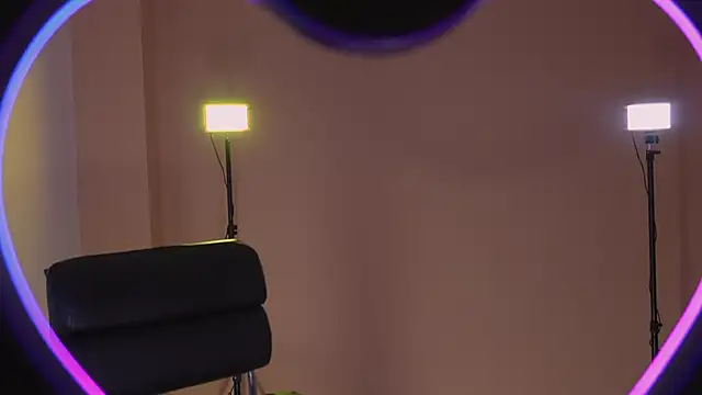 Snapshot of NaomiSainz chatting on 11, 3, 2025 NaomiSainz online show from 11, 3, 2025