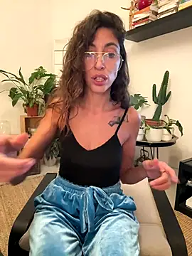 amanilouve online show from 13, 10, 2025