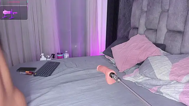 emily fox1 online show from 10, 10, 2025