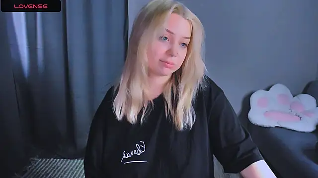 MonaLauu online show from 15, 12, 2025