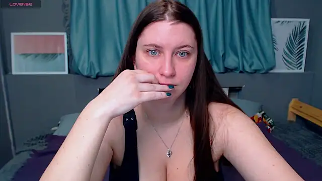 Snapshot of LiyaSilve chatting on 5, 1, 2025 LiyaSilve online show from 5, 1, 2025