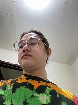 MarieLoveGlamorous online show from 11, 11, 2025