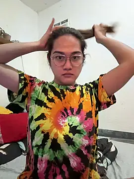 MarieLoveGlamorous online show from 26, 2, 2026